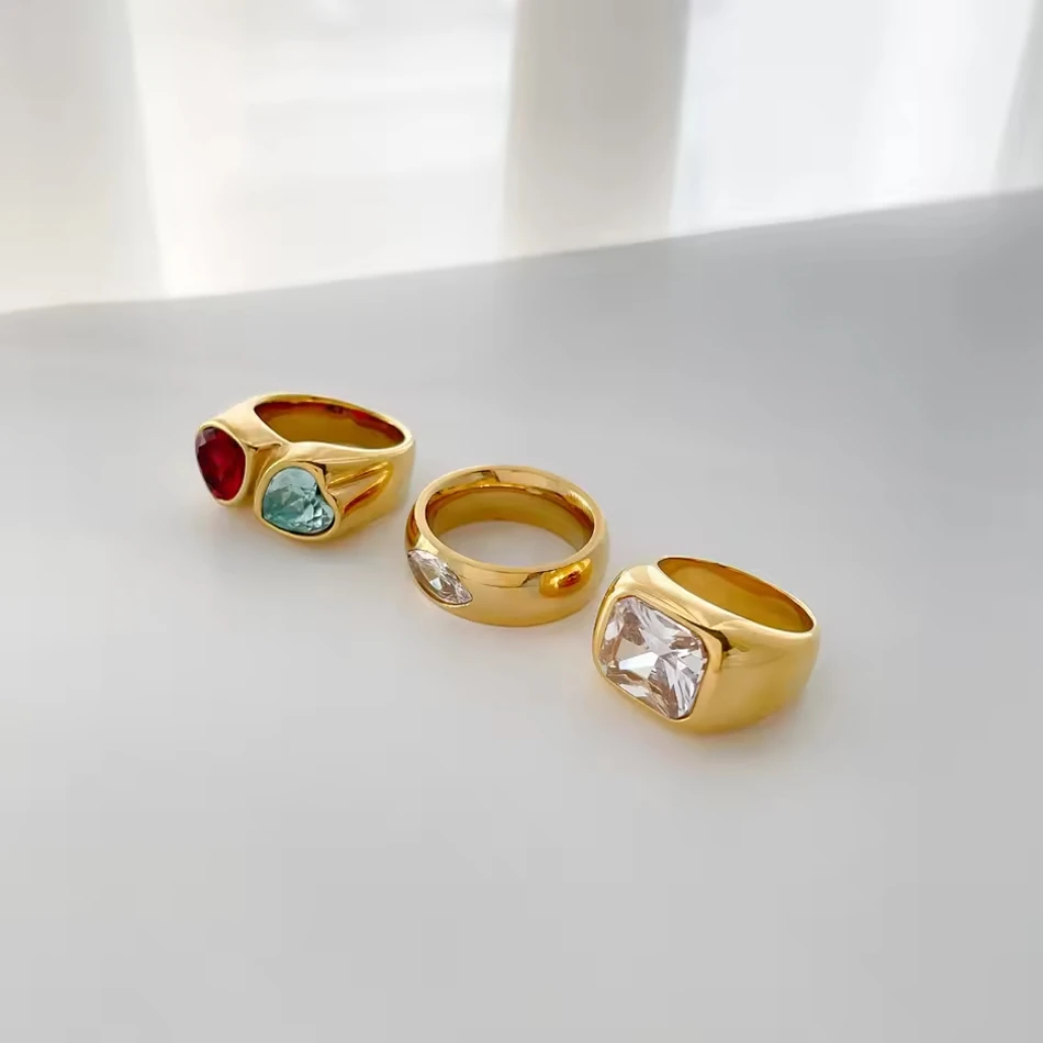 Joyer&iacute;a personalizada OEM Anillo con circonitas de diamantes de imitaci&oacute;n transparentes y circonita