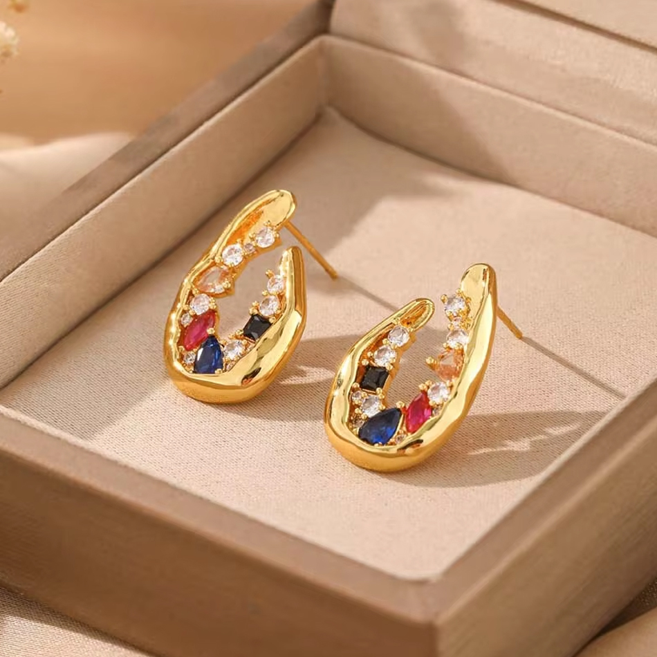 Joyería personalizada OEM, pendientes de moda para mujer, latón, oro de 18 quilates, forma geométrica, decoración de circón de lujo, pendientes pequeños finos